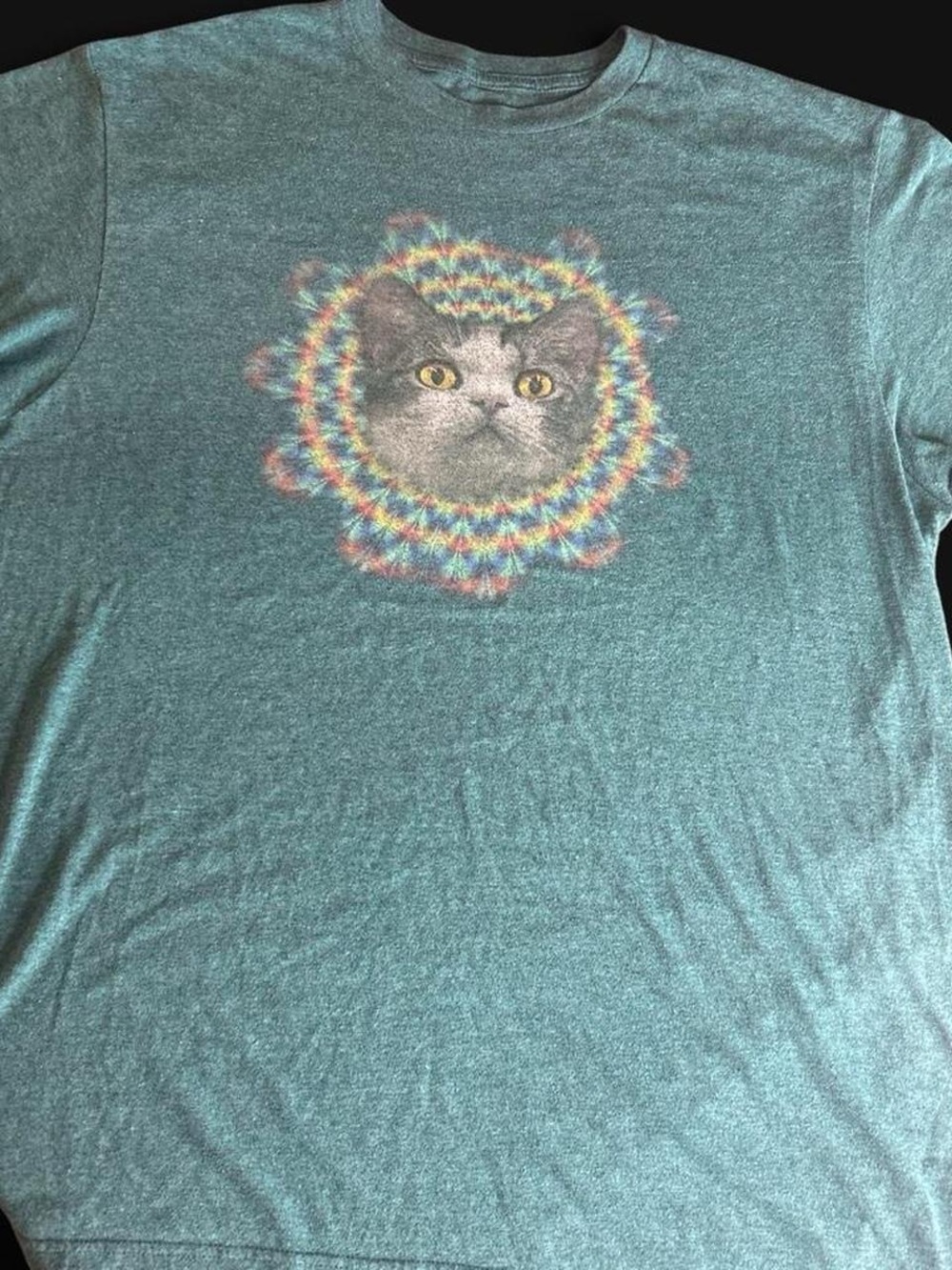 Psychedelic kaleidoscope cat graphic vibrant tie dye heathered green t shirt
